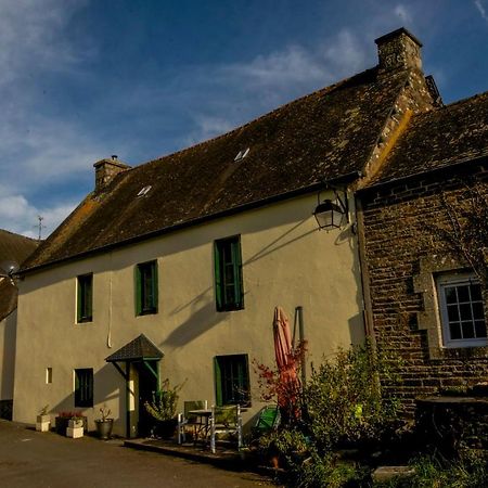 Auberge Le Canard Qui Rit Plélauff Exterior foto