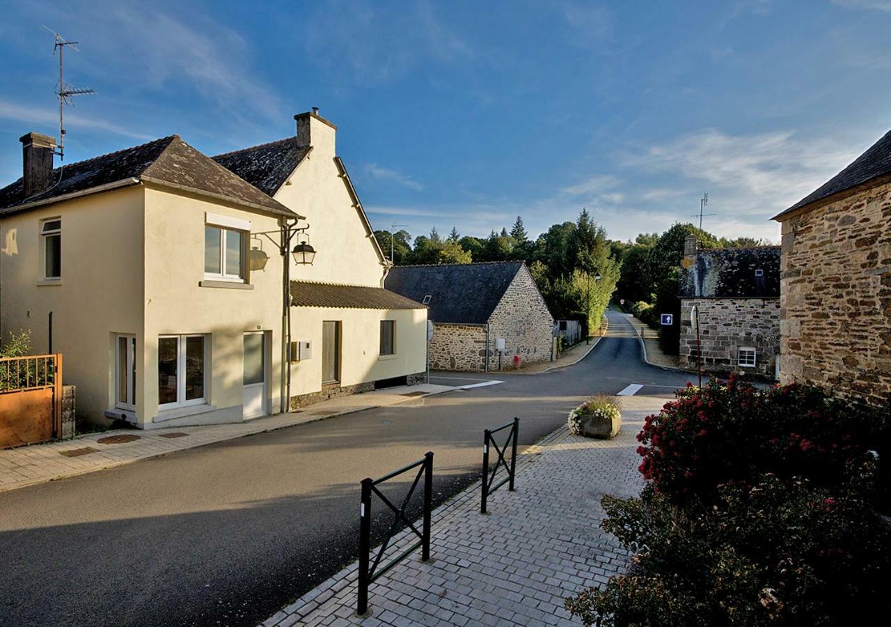 Auberge Le Canard Qui Rit Plélauff Exterior foto